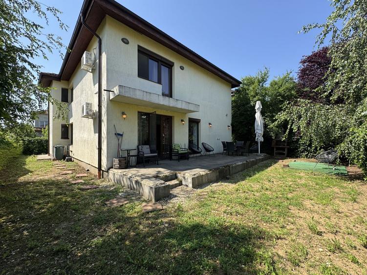 Vila situata in cartierul ANL, stare impecabila la interior