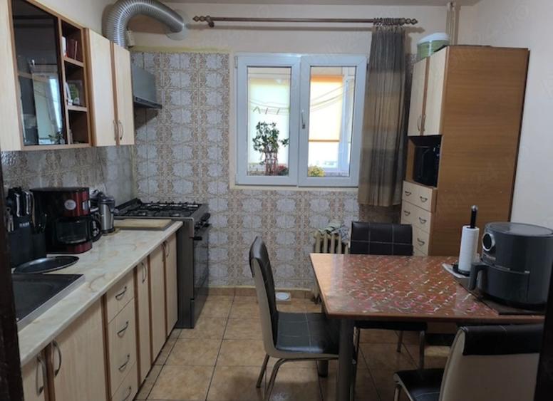 Vânzare apartament 3 camere Gorjului