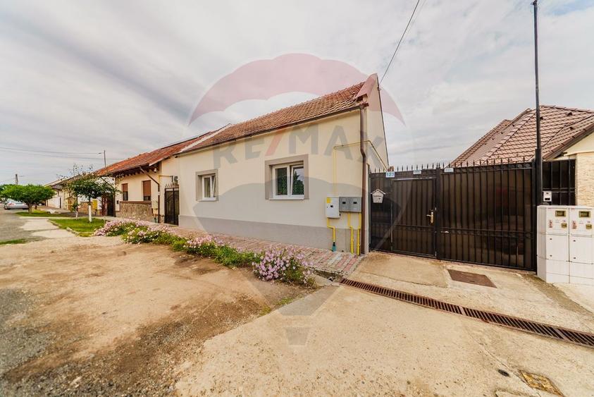 Casă  cu doua camere de închiriat în zona Parneava