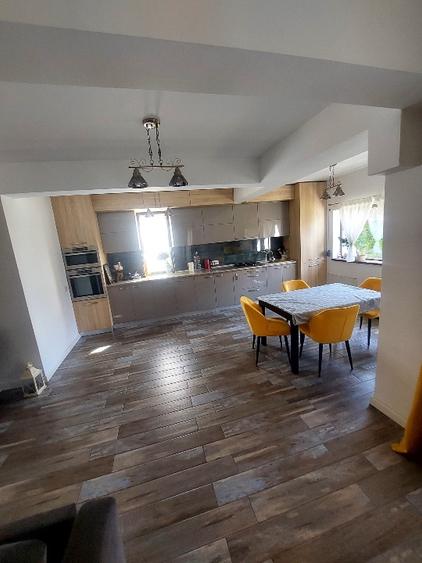 Casă de vânzare P+M Valu lui Traian strada Primăverii 18