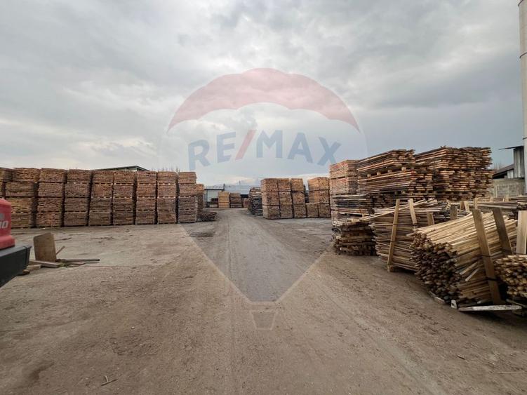 Spațiu industrial de 7,756mp de vânzare