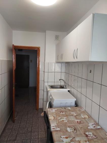 Garsoniera, zona Nerva Traian, 2000 RON sau 375 euro
