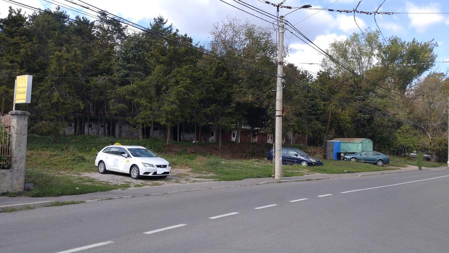 Inchiriez locuri de parcare pe teren privat