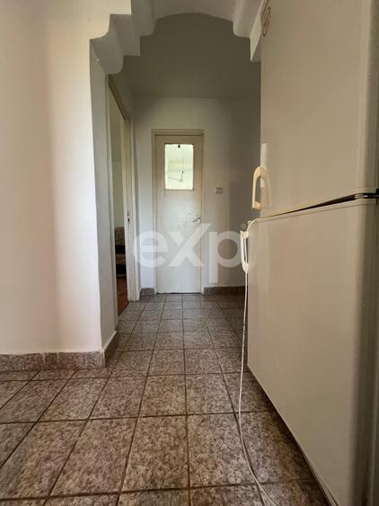 Vanzare 2 camere curat liber decomandat et 3 central Gaesti