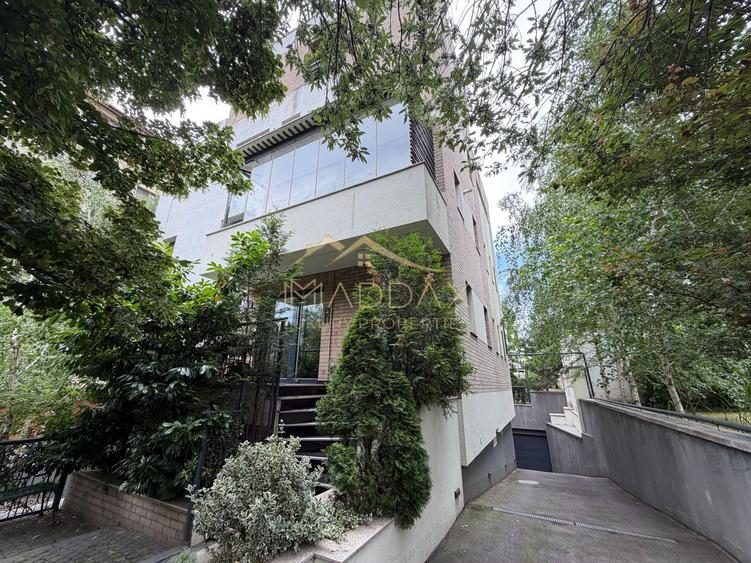 Apartament de tip Duplex 6 camere *250mp* + 2 Garaje // Herastrau