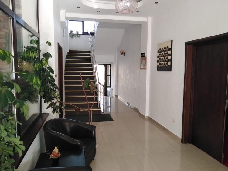 VAND/INCHIRIEZ  HOTEL  ULTRACENTRAL  PREDEAL LA BD LANGA PARTIILE DE SCHI