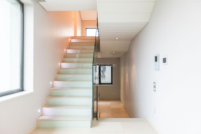 Vila, design ambitios, spatii luminoase in conexiune cu natura - 27