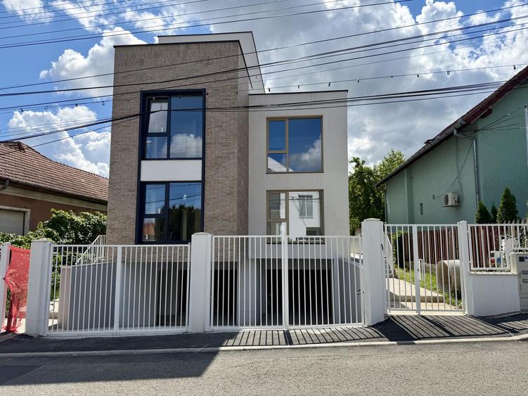 Casa tip duplex, 191 m2 utili, garaj pentru 2 masini