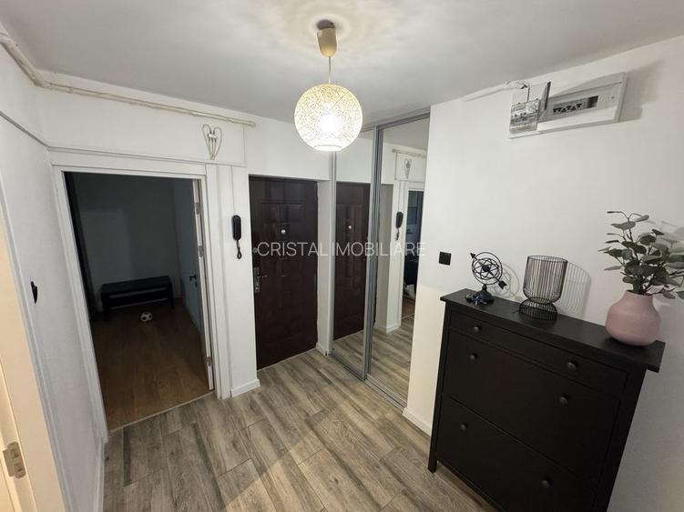 De Închiriat: Apartament 3 Camere la Metrou Brâncoveanu - 2