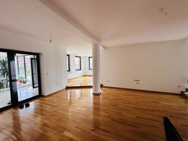 Vila exclusivista 388 mp construiti, 570 mp teren , piscina acoperita Rosu