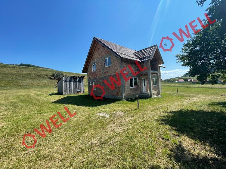 Casă familială de vânzare în Vâlcele