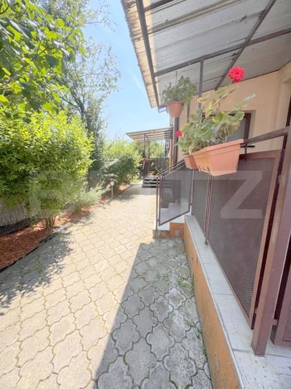 Cladire multifunctionala, pensiune plus casa, parcari private