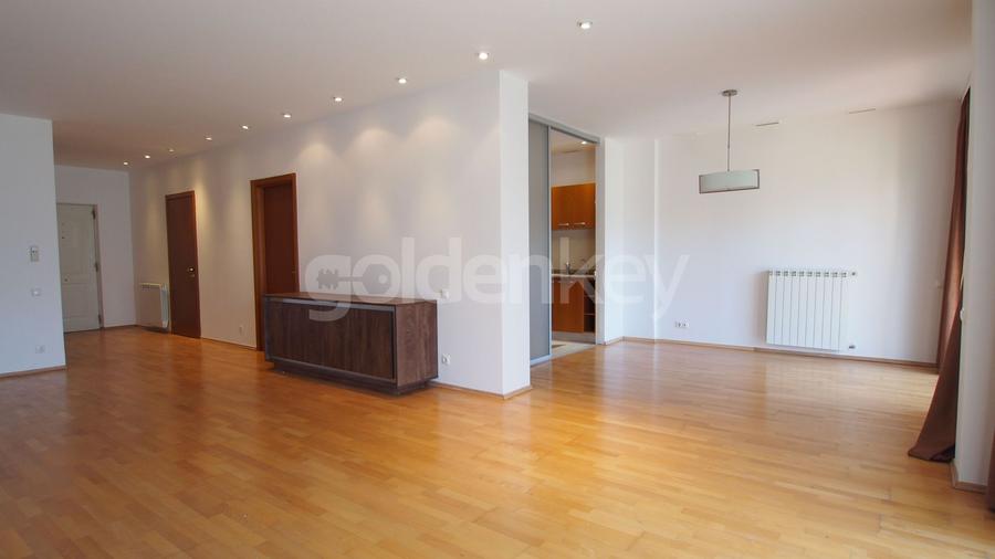 Vila nemobilata cu 7 camere | complex cu piscina | Scoala Americana