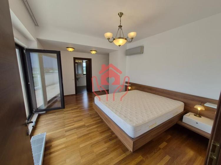 IANCU NICOLAE-Penthouse 4 camere, 80 mp terasa, 3 bai, 2 parcari + boxa!