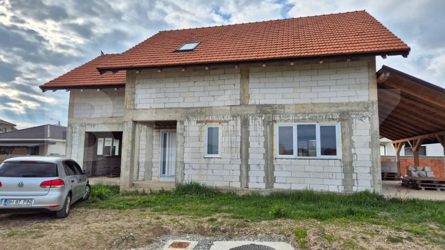 De vânzare casă la roșu în Sânmartin – Proiect modern, 160 mp utili