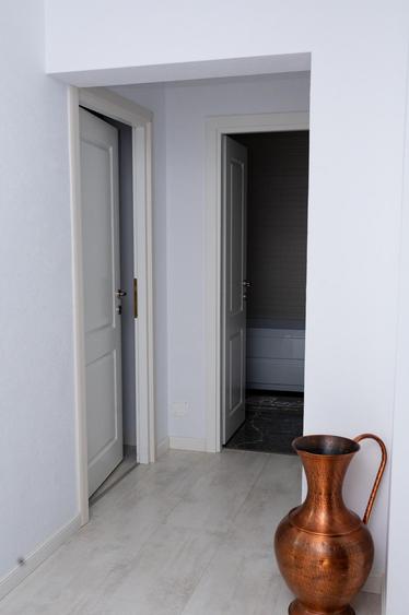 2 camere Eremia , RENOVAT / mobilat / utilat , finisaje superioare !