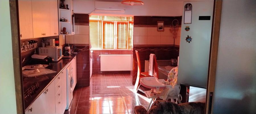 De vânzare apartament 3 camere zona Centrala 80 mp