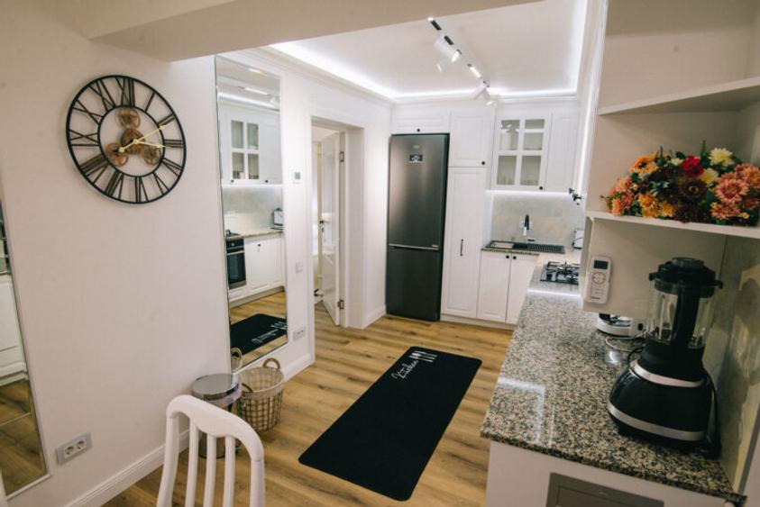 Casă renovată integral, 100 mp utili, curte 250 mp | Gruia - investitie