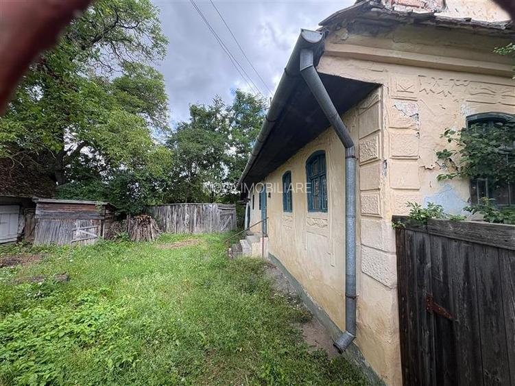 Casa traditionala cu potential de restaurare, teren 499 mp - Carpinis - 4