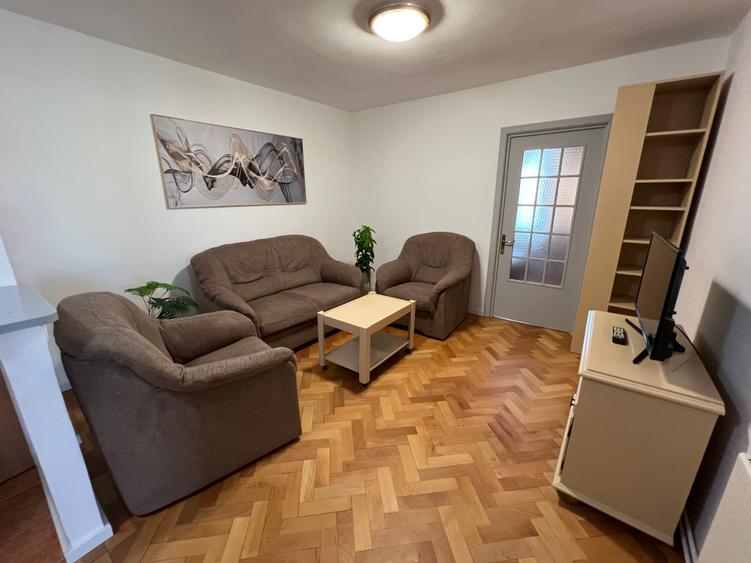 Apartament 3 camere decomandat, zona Parc Sub Arini