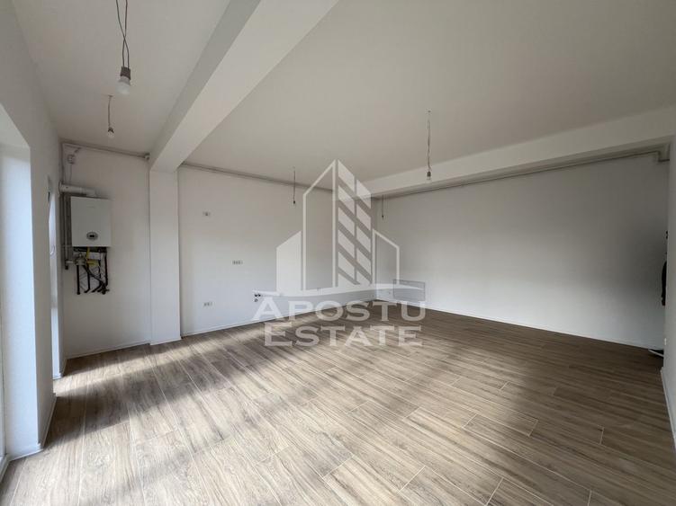 De vanzare 77 mp spatiu comercial la parter cu 48 mp gradina proprie