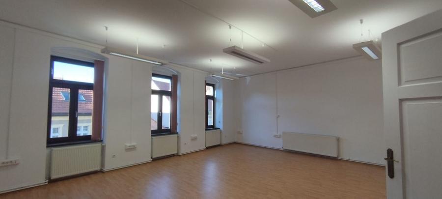 Spațiu birouri 119 mp. , renovat – Strada Castelului