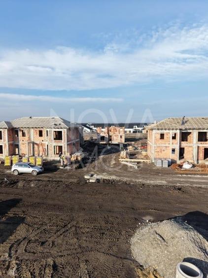 Casa tip duplex 5 camere, 215 mp gradina - Sura Mica