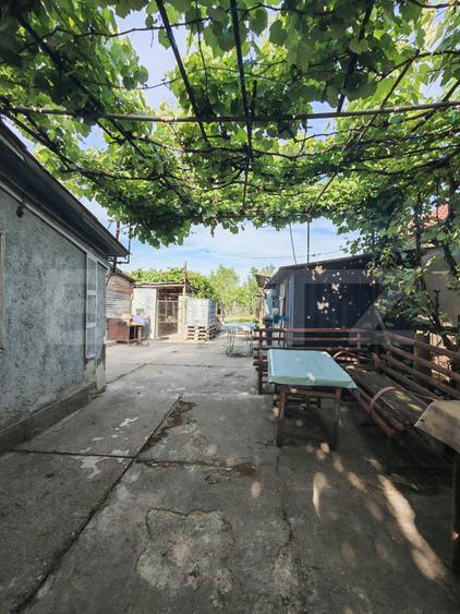 Casa batraneasca renovabila, 1.033 mp teren, zona Poiana
