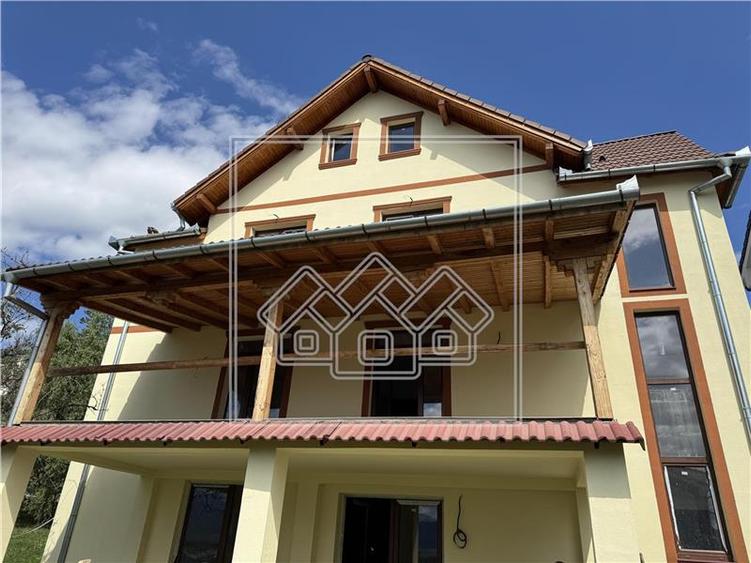 Casa de inchiriat - spatiu birouri/comercial - 6 camere - 240 mpu