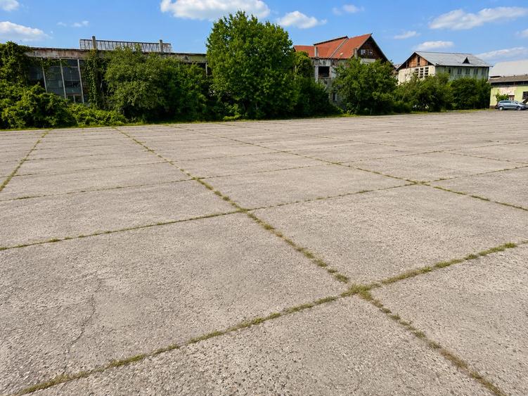 11.180 mp intravilan Drăgășani | Platformă betonată | POT până la 60% | Toate ut