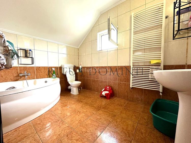 Vila Superba cu 6 Camere, Amenajata Echipe Muncitori, Oncea, 200mp - 9