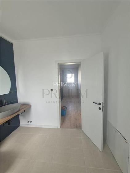 DUPLEX INDIVIDUAL -   Despartit prin camera Tehnica  - bucatarie inchisa -  2 Fr - 21
