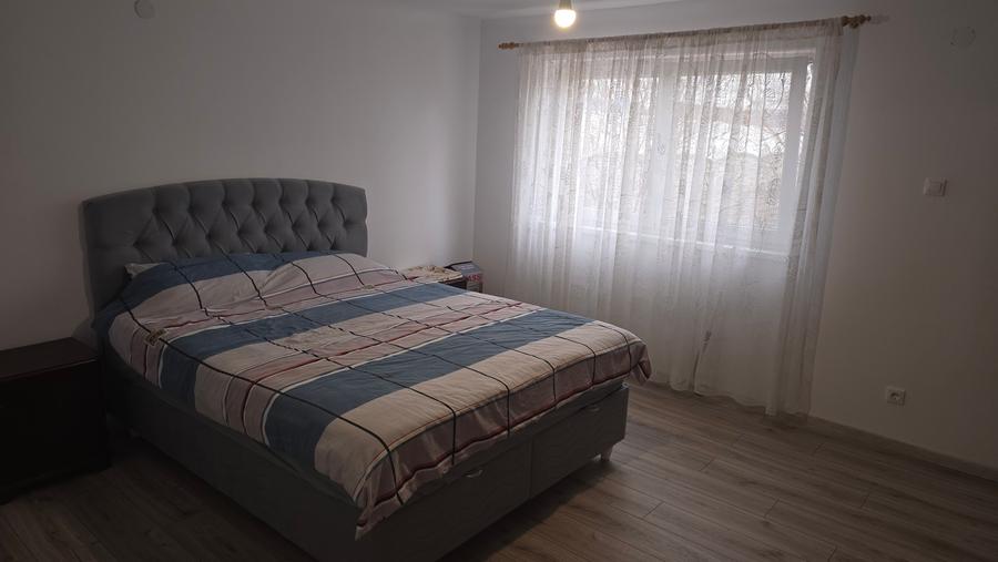 Vand casa in Deva, zona Garii (Peste Linia Ferata), P+E, din anul 2010