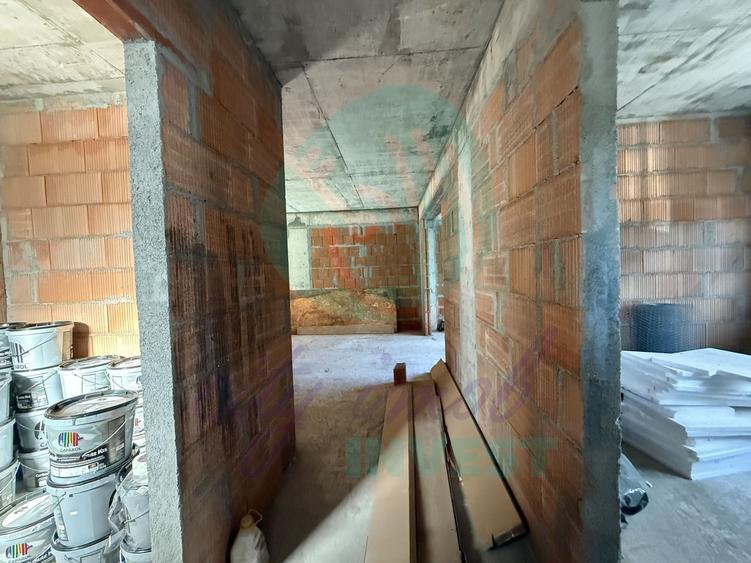 2 camere la parterul unui bloc boutique langa PARC si METROU cu parcare si boxa