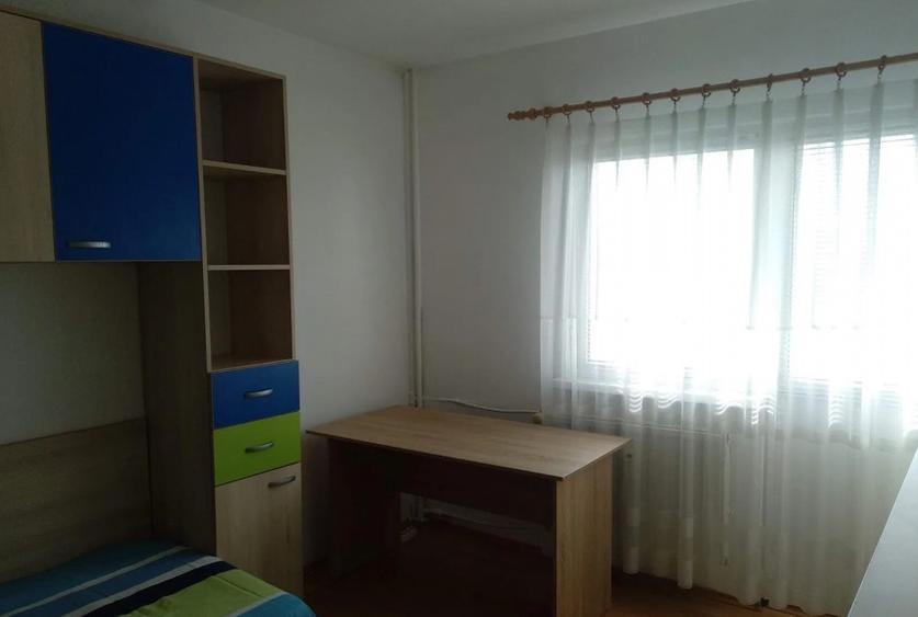 Apartament 4 camere, semidecomadnat, 89 mp, ac, balcon, metoru aproape, Pacii