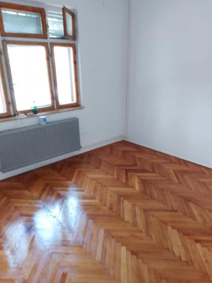 VILA DE INCHIRIAT- SPAIUL UNIRII- GRADINA- LOC PARCARE