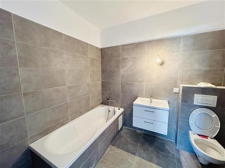 Apartament 3 camere | 65 mp + balcon | Parcare inclusa | Selimbar