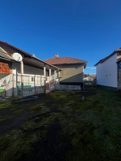 Casă cu 4 camere și grădină de 2700 mp, la doar 10 km de Bistrița!