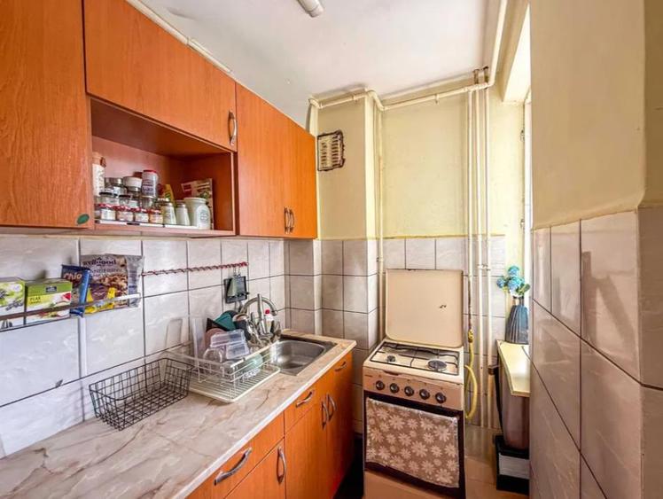 Vanzare garsoniera etaj intermediar , zona Grivitei