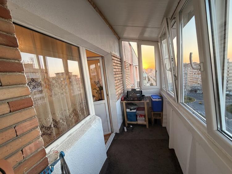 Apartament 4 camere 75 mp cu balcon si pivnita pe b-dul Mihai Viteazu