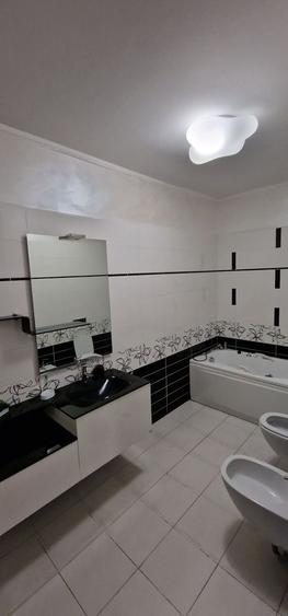Mamaia,zona Cazino! Apartament vedere frontala la lac.