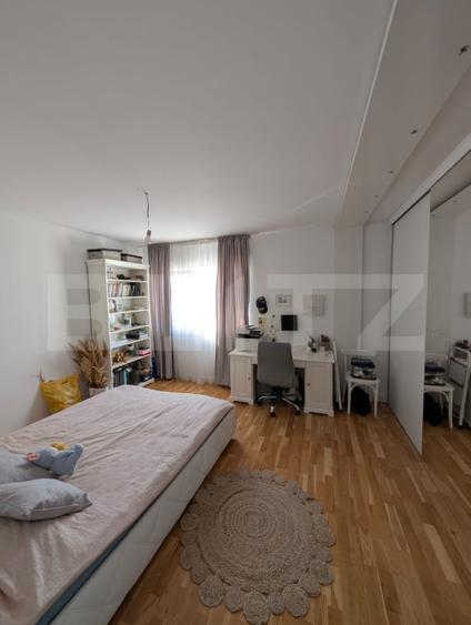Penthouse cu 4 camere, 165 mp, terasa de 150 mp, 2 parcari, zona Stejarului