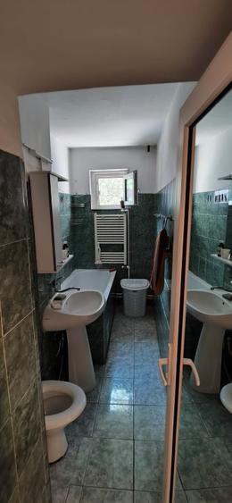 Vand 3 camere, parcare