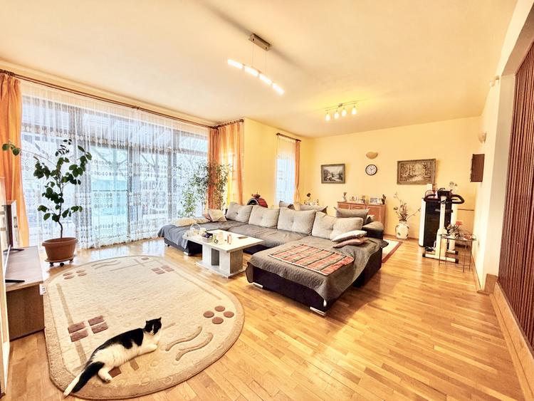 Casa spatioasa - 5 camere - curte generoasa - pozitie excelenta