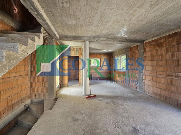 SAD la parter. Apartament cu 3 camere la Etaj si Mansarda!