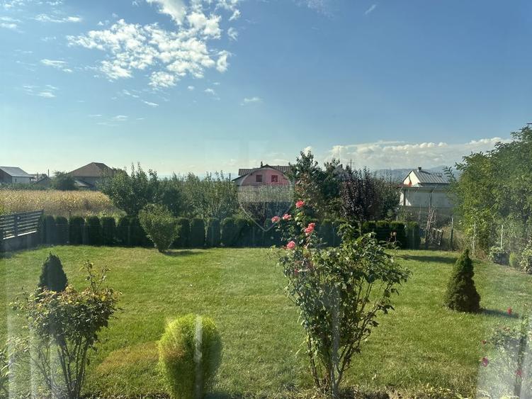 Casă / Vilă cu 7 camere de vânzare Izvoare