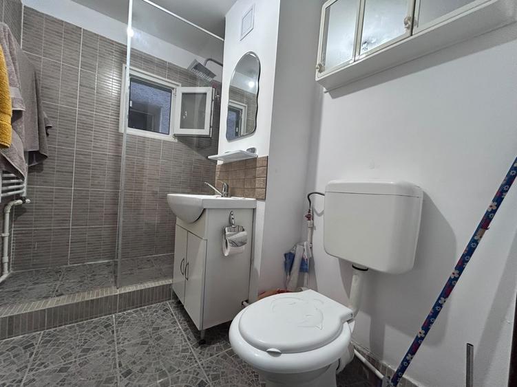 Apartament 2 camere Buzaului. Etaj 3 - zugravit recent.