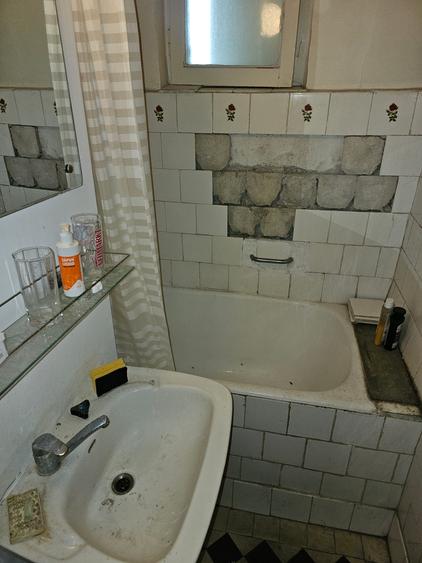 Bucur Obor - 7/10 - bloc mixt 1974, reabilitat, decomandata, balcon, 64900 €