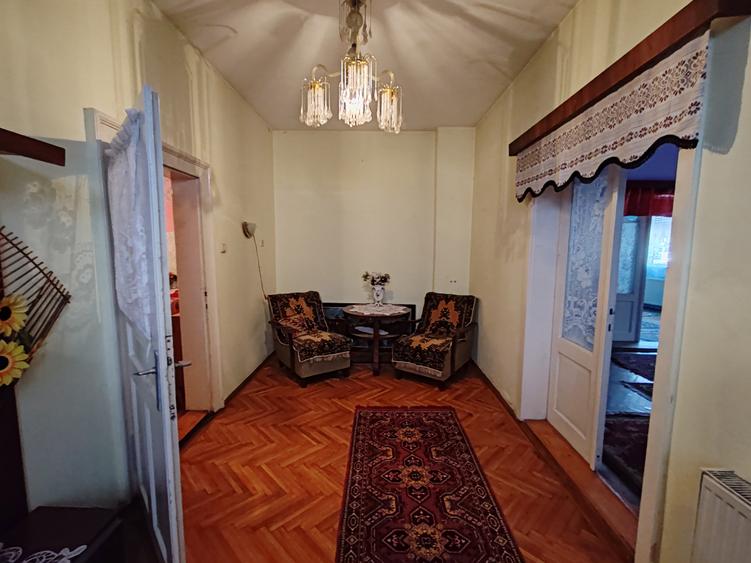 Casa 4 camere libera la vanzare TARLUNGENI