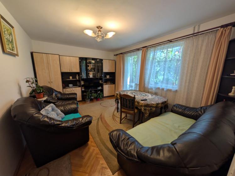 Apartament 4 camere la etajul 1, cartier Manastur
